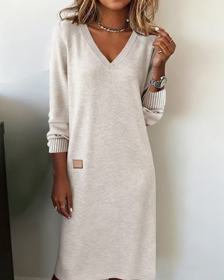 Eveliss - Elegant V-Neck Midi Knitted Dress