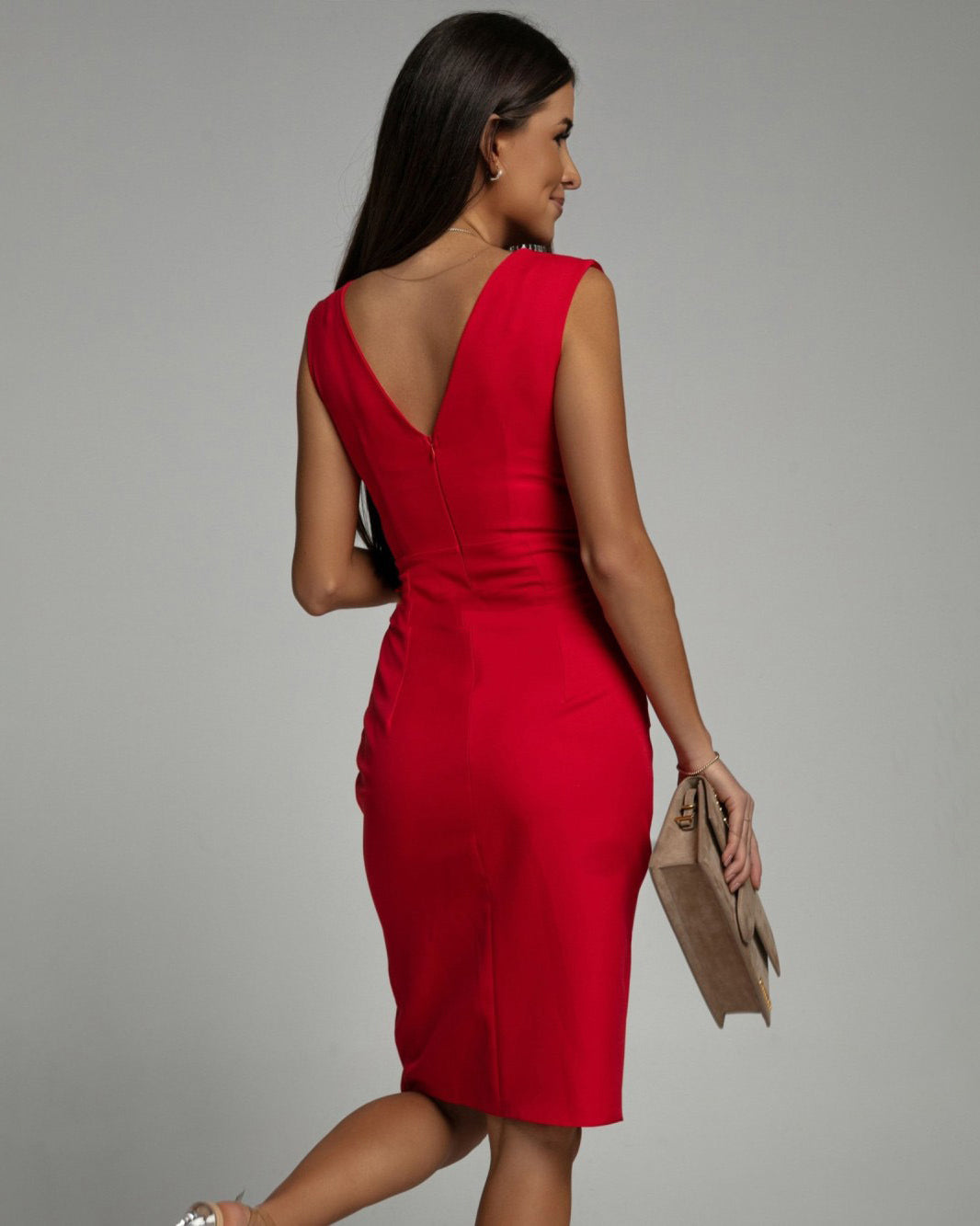 Calyra - Fitted dress with V-neck and slit