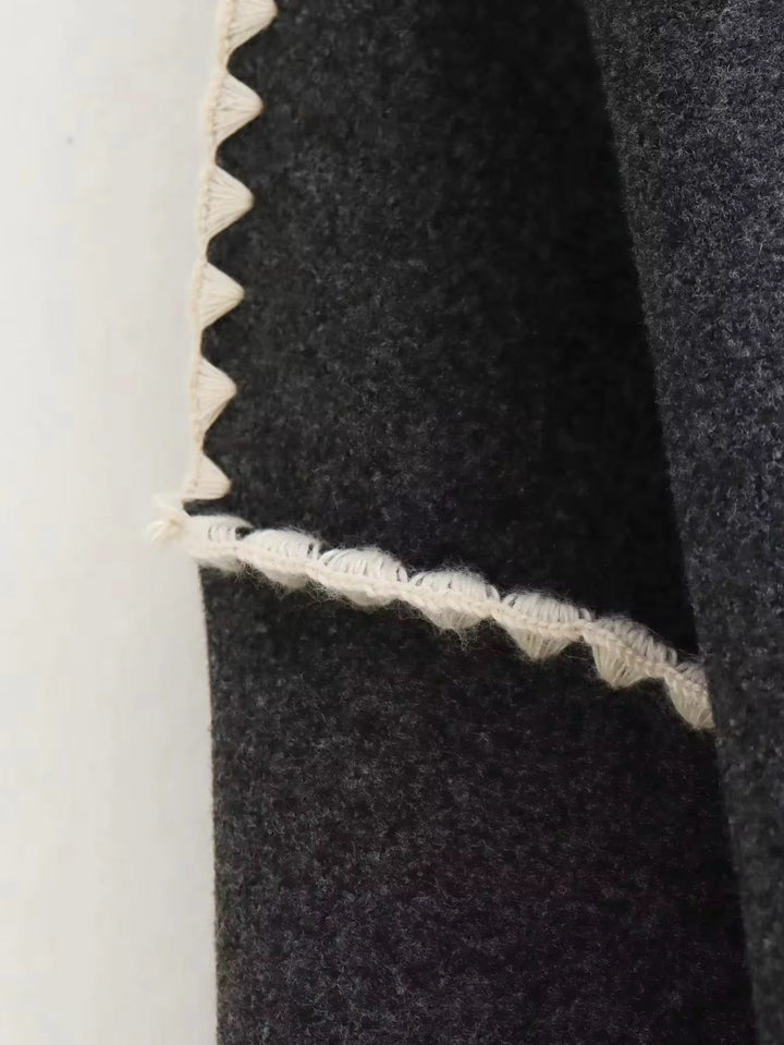 Antoinette - Elegant Coat with Round Neck and Pockets