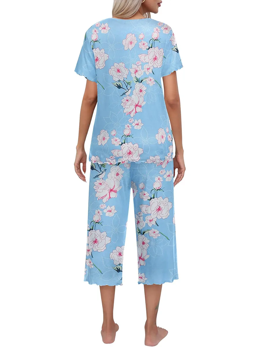 Olivine - Women's short-sleeved loungewear set with capri pants - perfect for relaxing at home in style