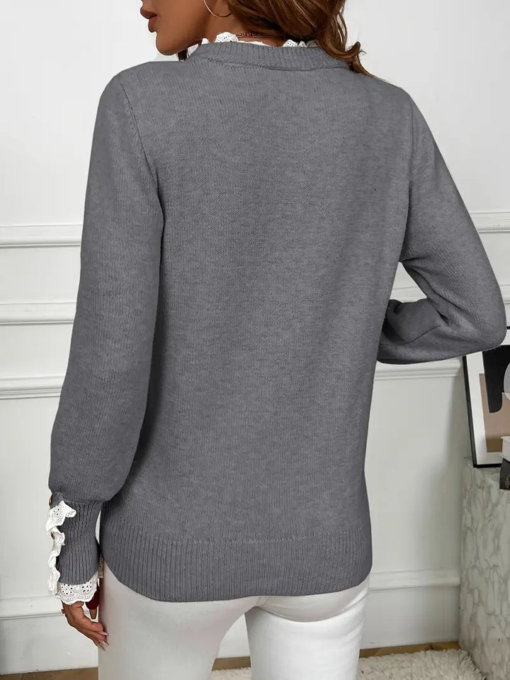 Inaya - Elegant knitted sweater with ruffles and buttons