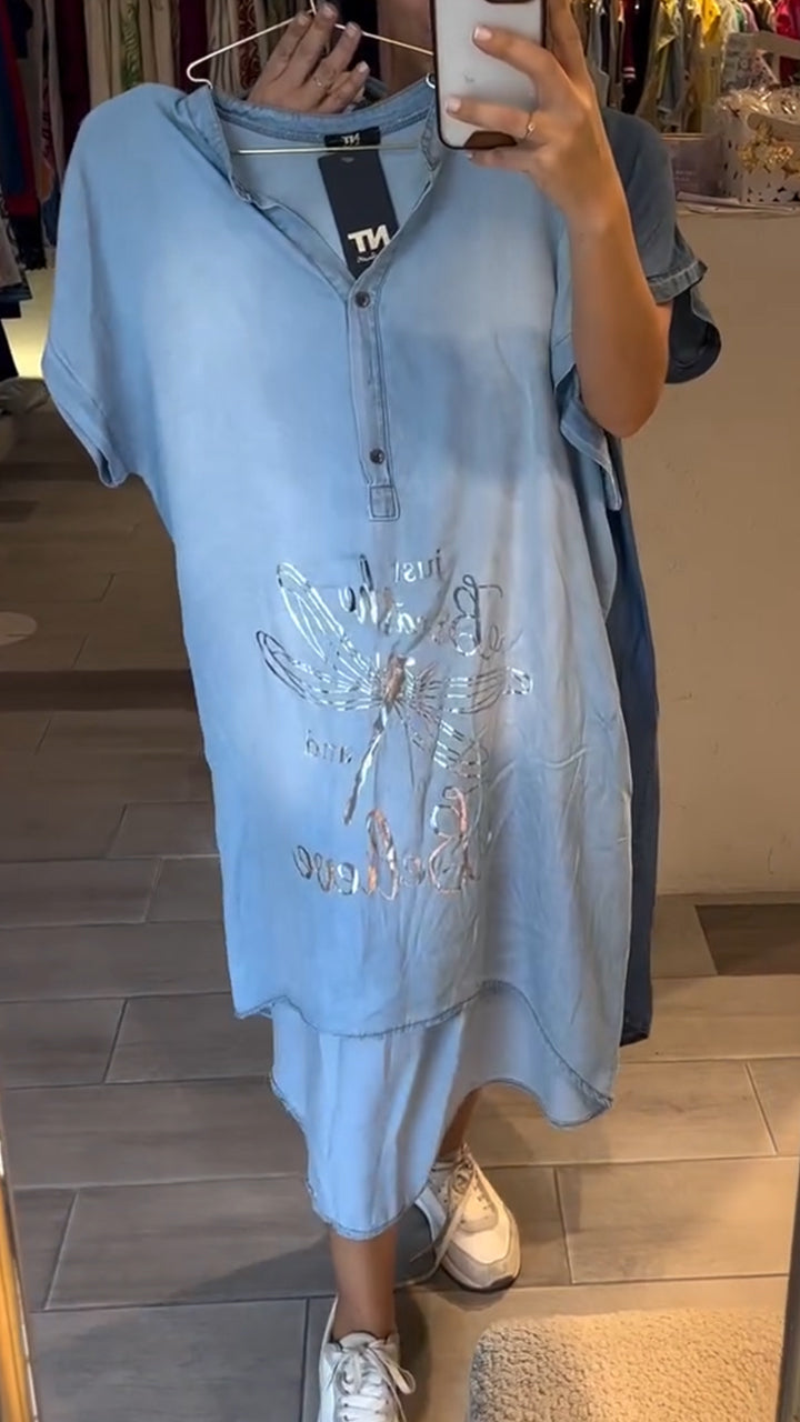 Delphina - Casual denim dress with V-neck and buttons, ideal for everyday style