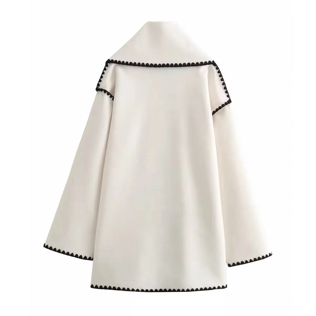 Antoinette - Elegant Coat with Round Neck and Pockets