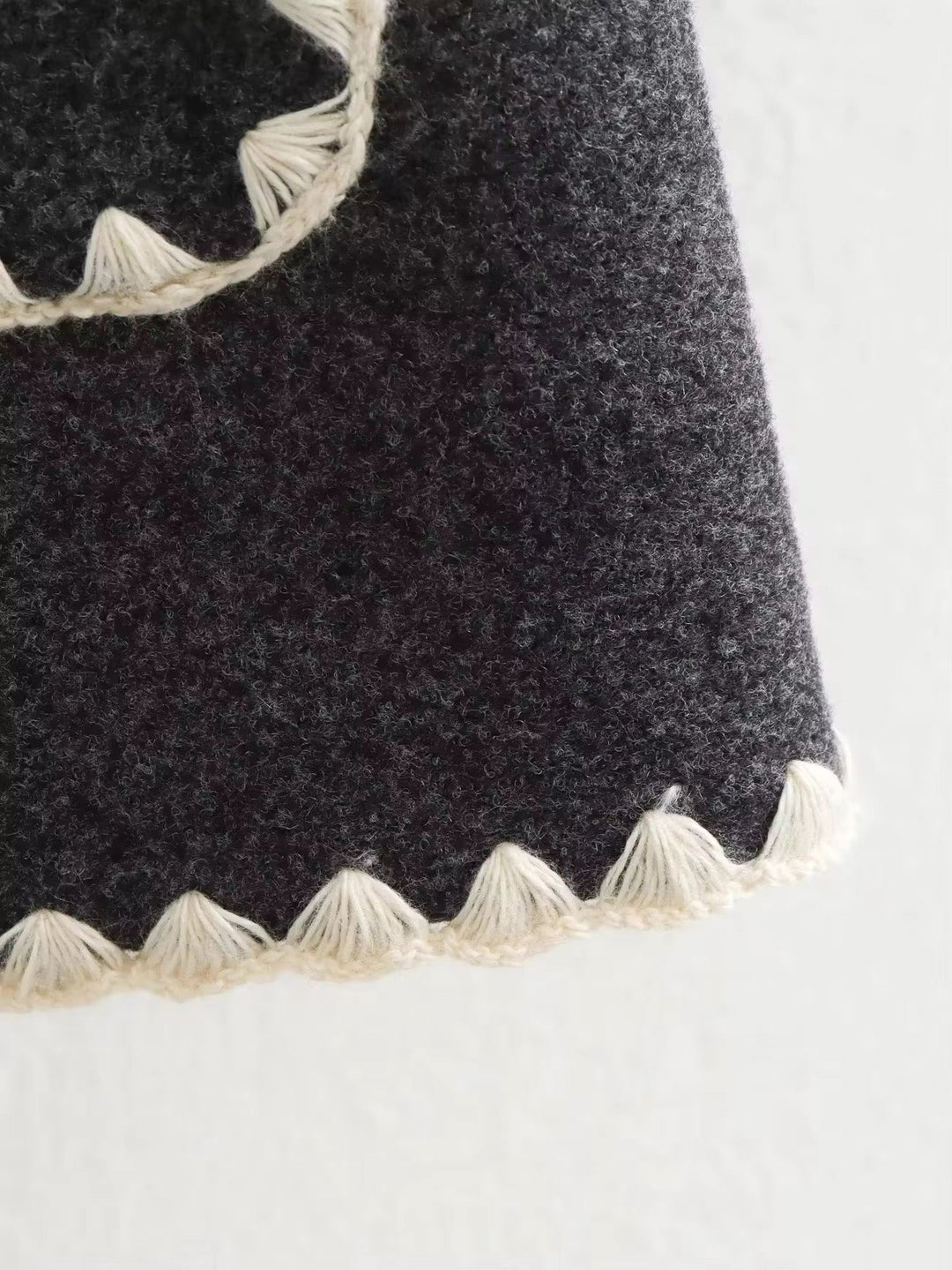 Antoinette - Elegant Coat with Round Neck and Pockets