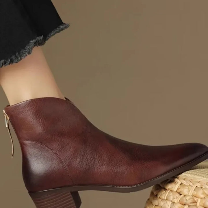 Lorine - Chic and Comfortable Leather Chelsea Boots
