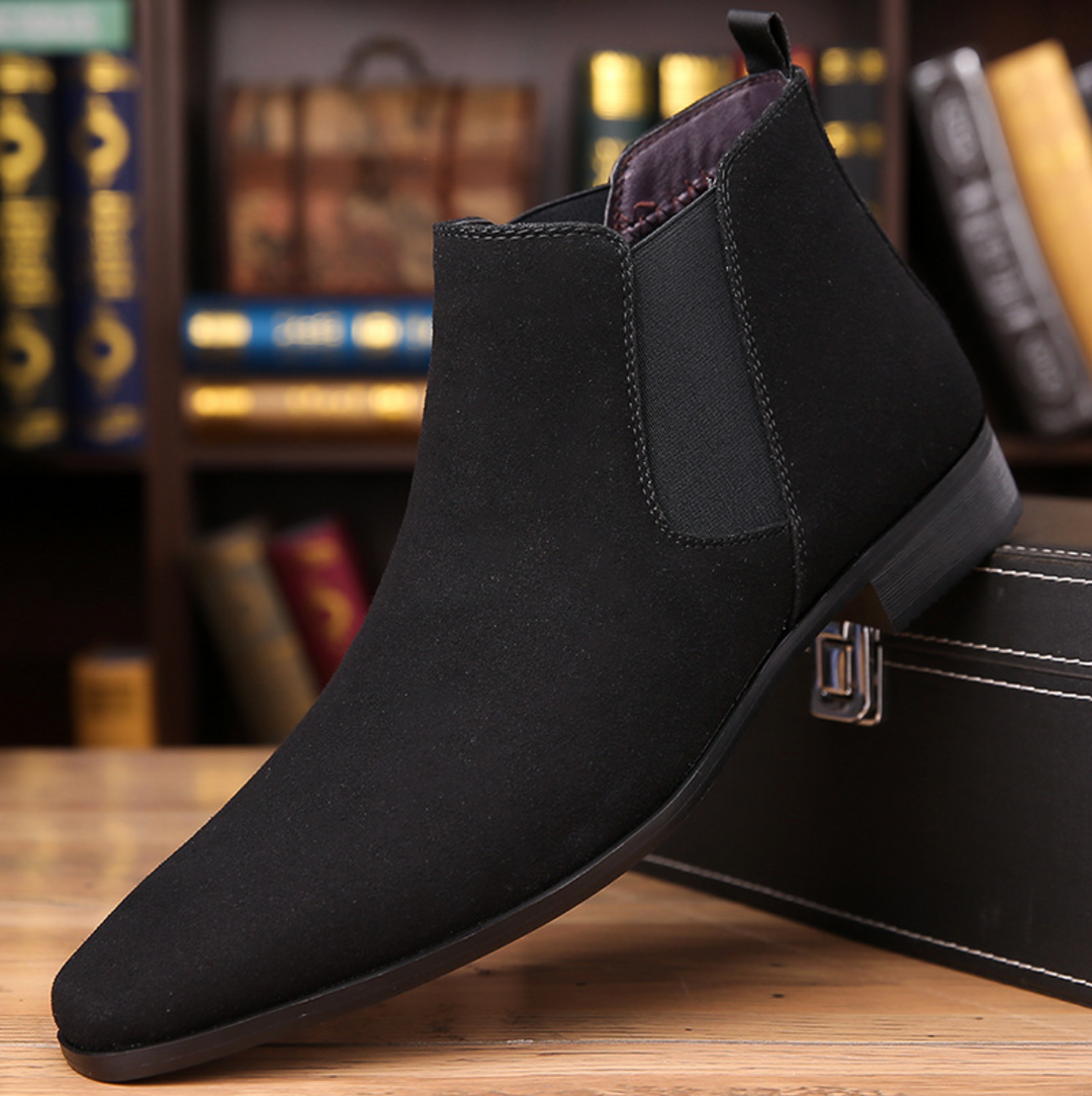 CASUAL LEATHER CHELSEA BOOTS