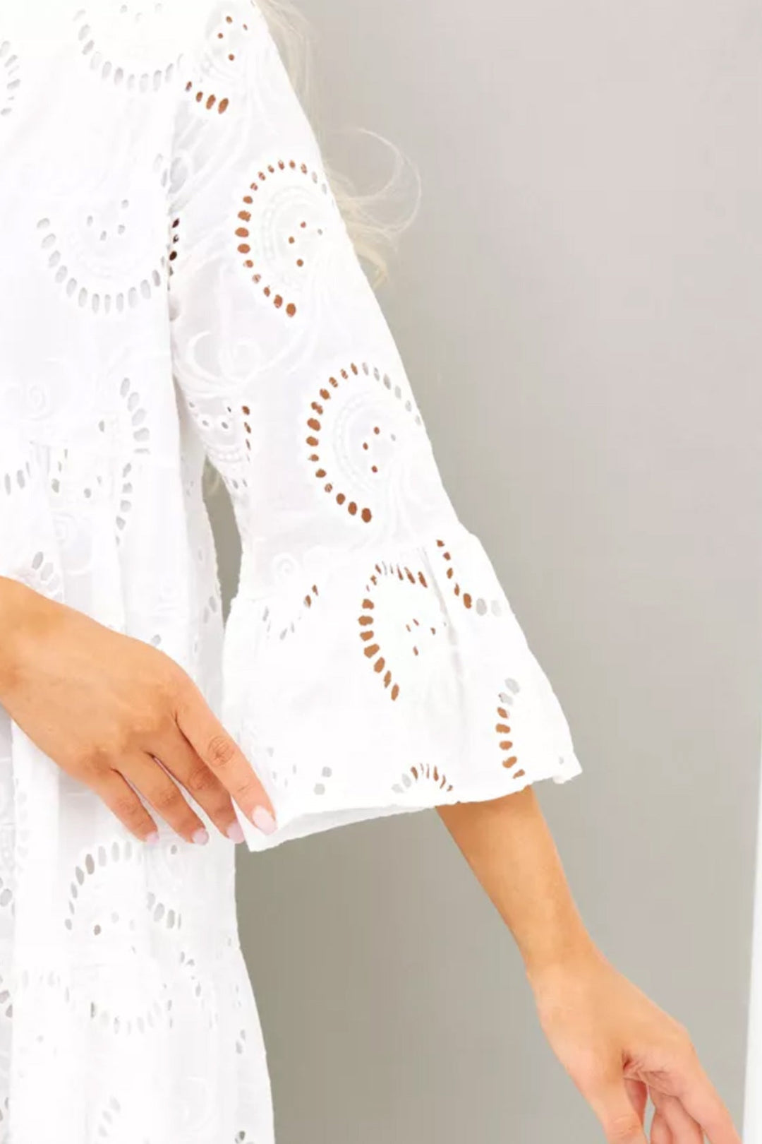 Noa - Cotton dress with embroidered sleeves and V-neck