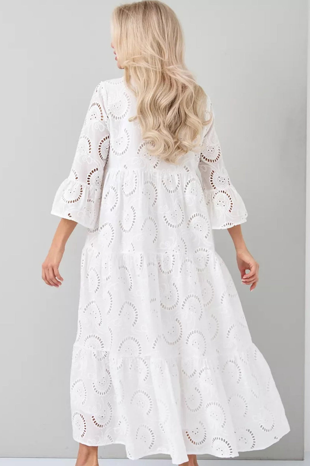 Noa - Cotton dress with embroidered sleeves and V-neck