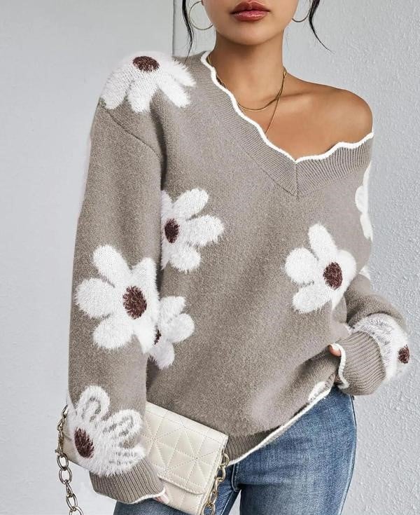 Odette - Elegant Floral Sweater with Scalloped Trim