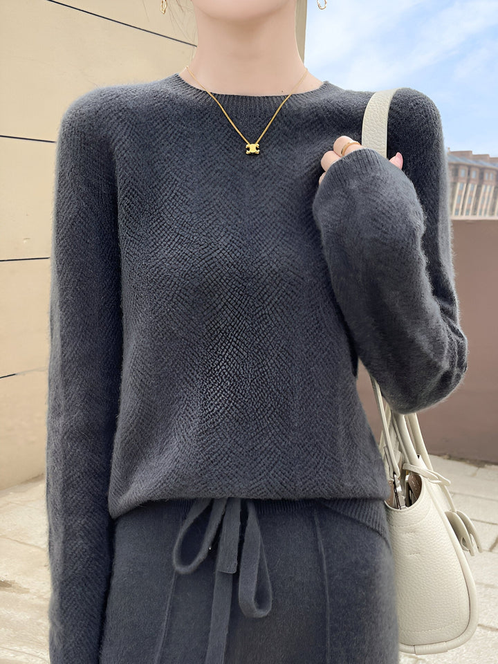 Mika - Merino wool sweater with elegant cutouts