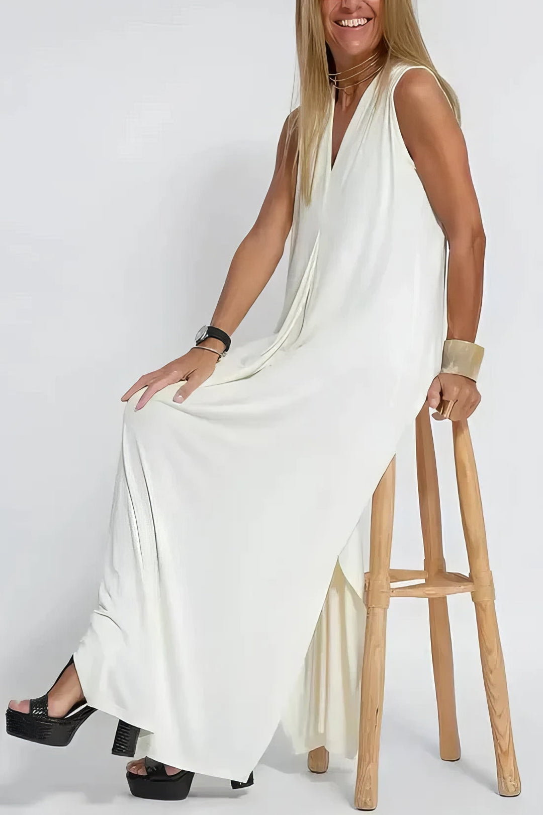 Katriel - Elegant dress with a flattering cut