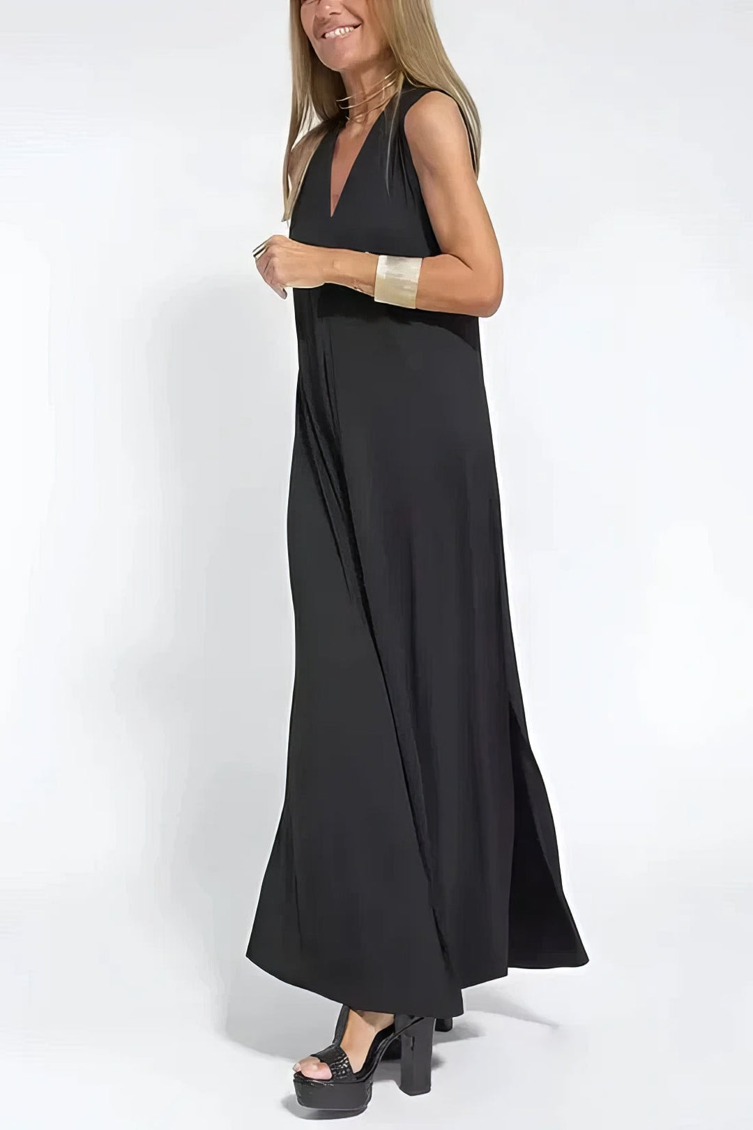 Katriel - Elegant dress with a flattering cut